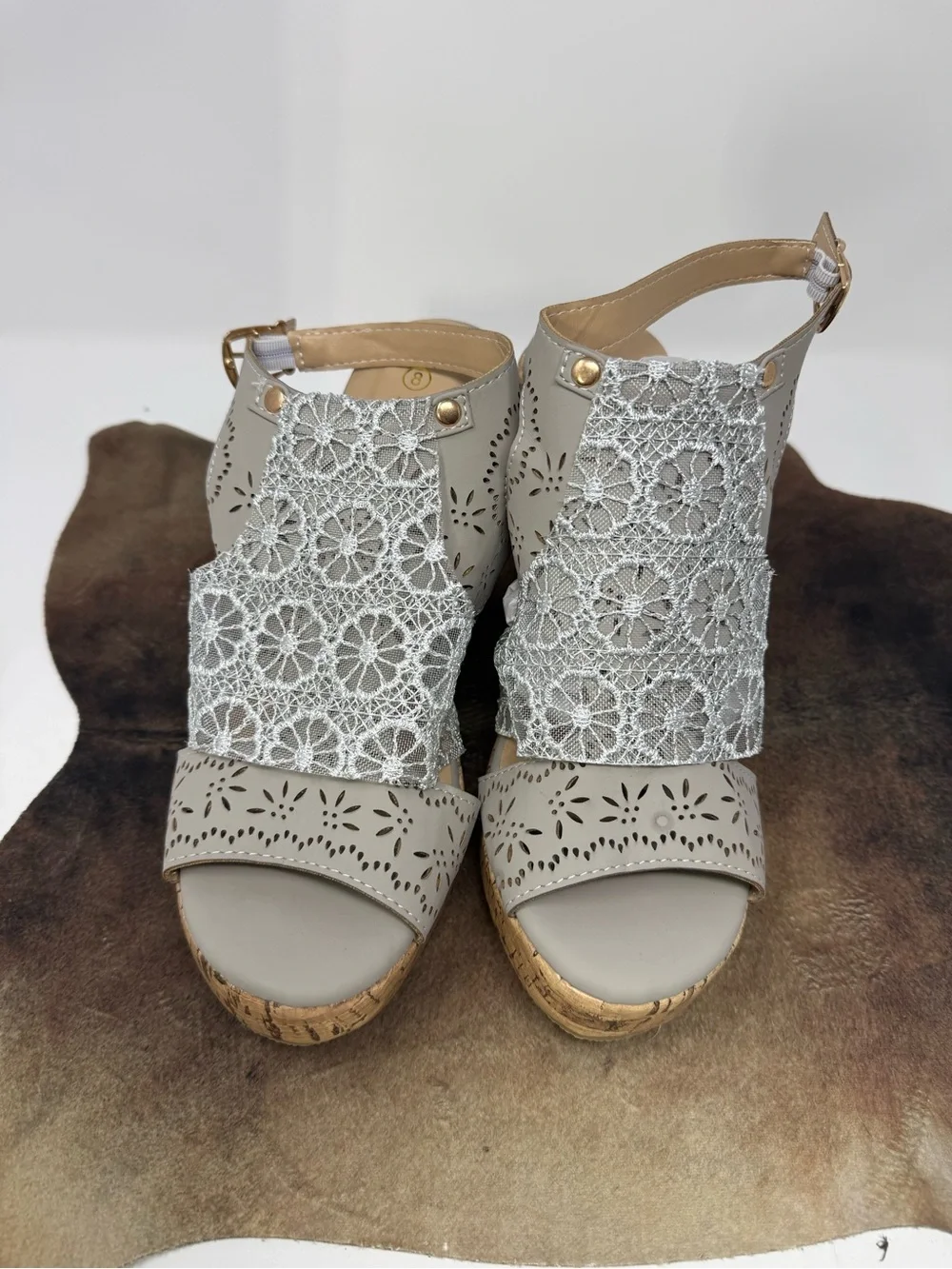 NWT Lace-Accented Cork Wedge Sandals in Light Gray Sz 8 (PKUBIH)